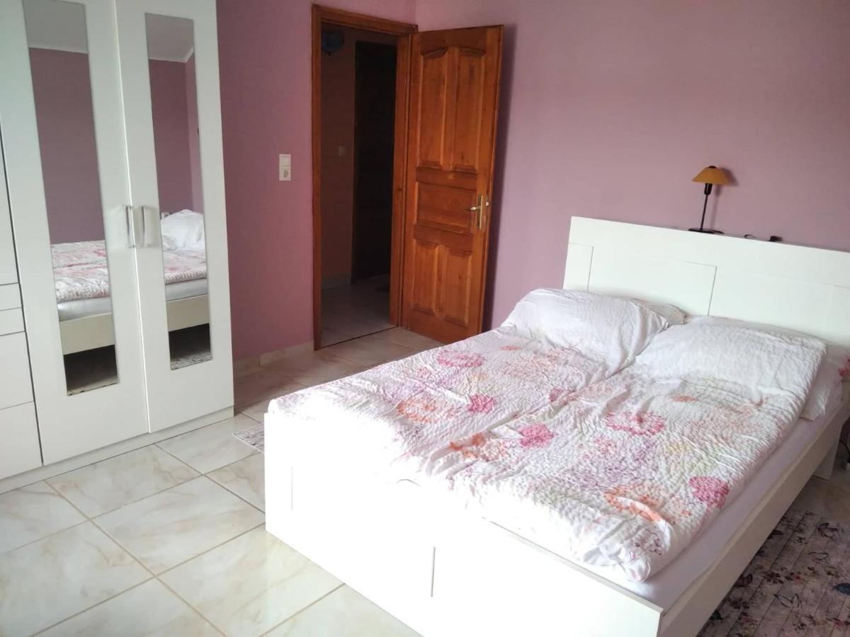 Szemi ház Apartamento Sárvár Exterior foto